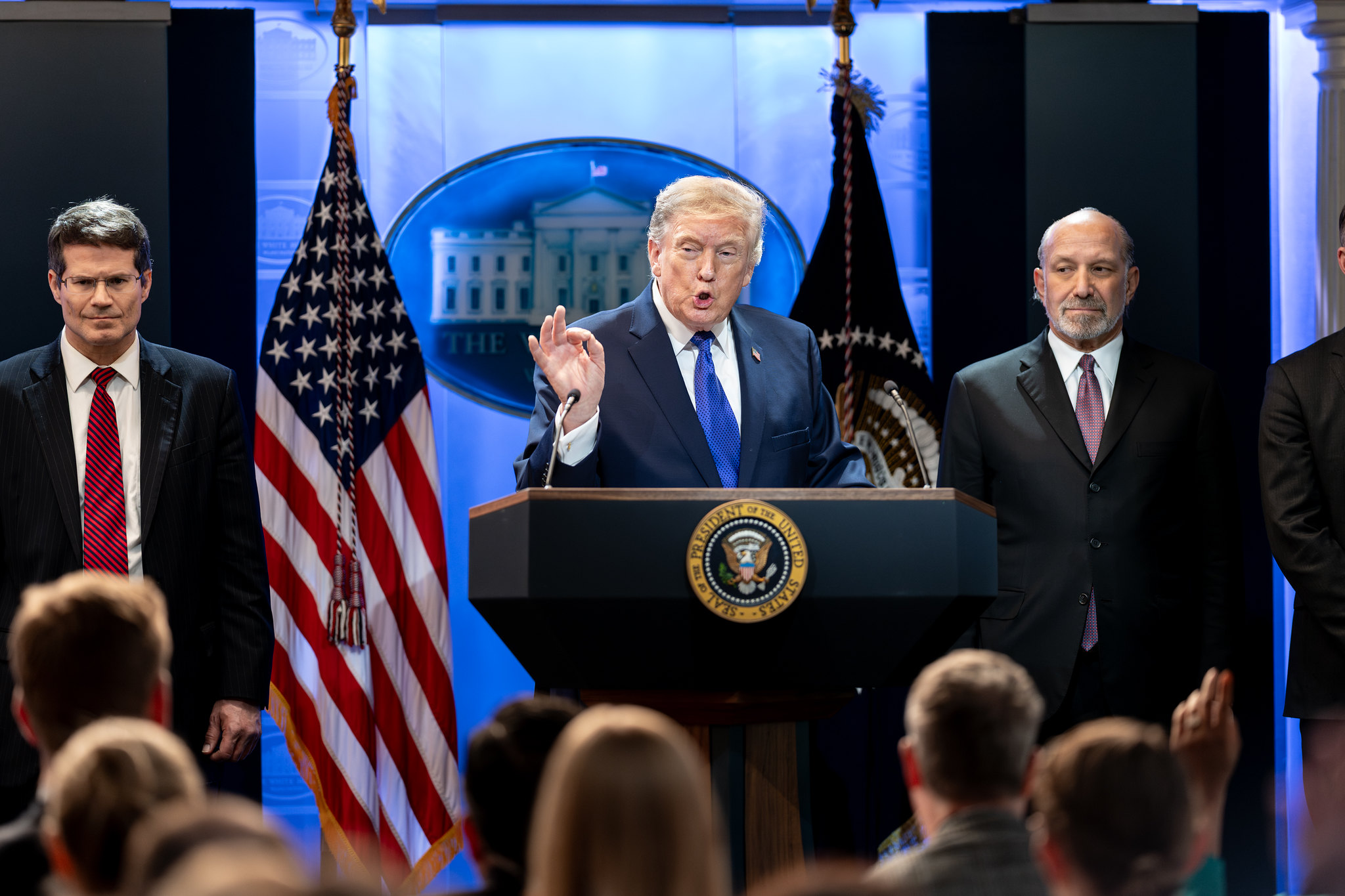 特朗普新关税已于本周实施，FedEx退款诉讼引发广泛关注