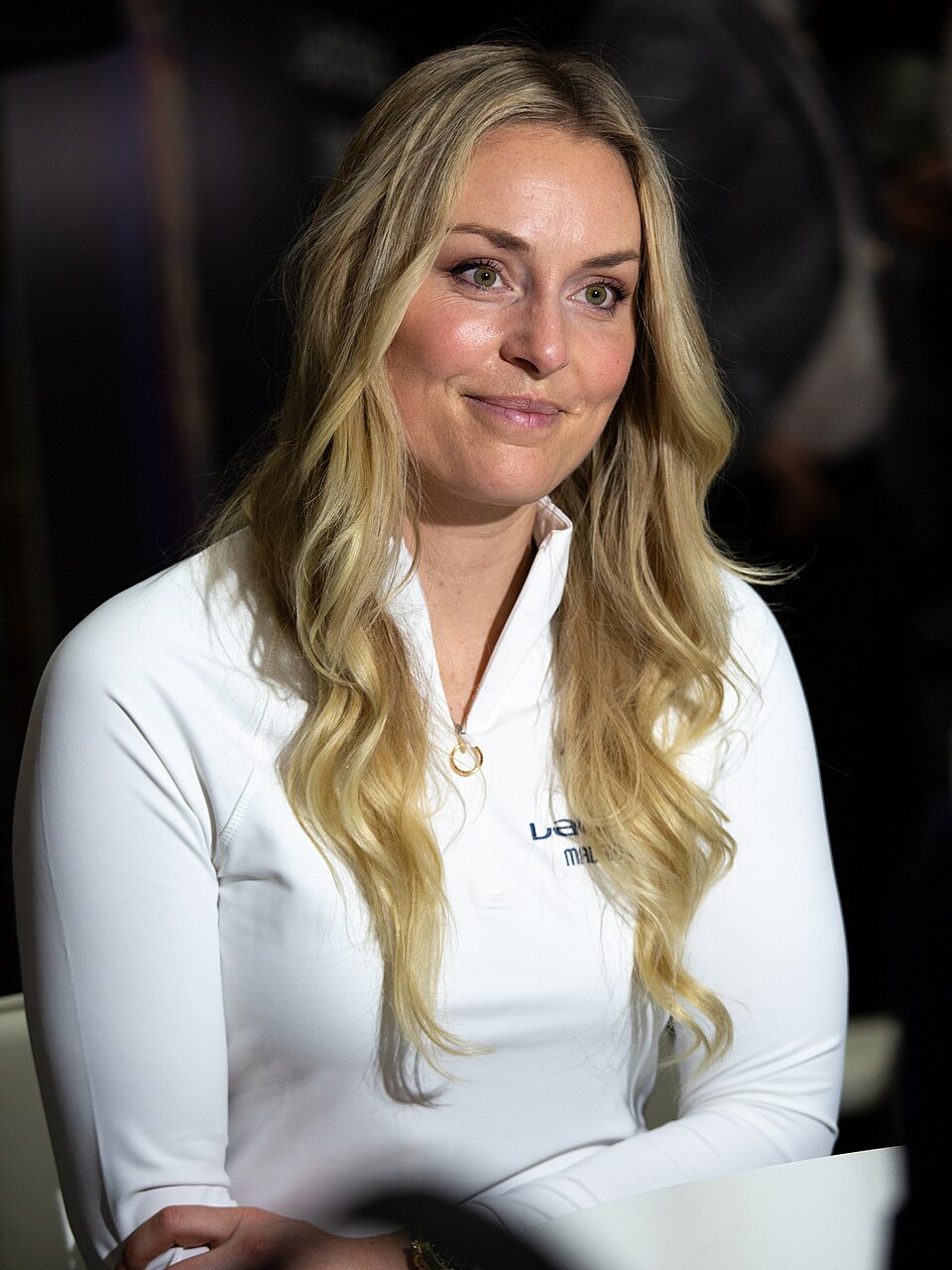 林赛·沃恩感谢救她性命的医生，腿部重伤后恢复艰难