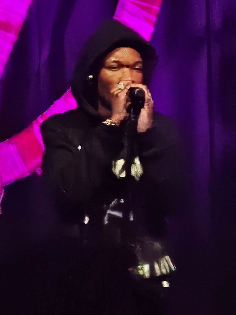 美国歌手D4vd被确认为一起14岁少女谋杀案的调查对象