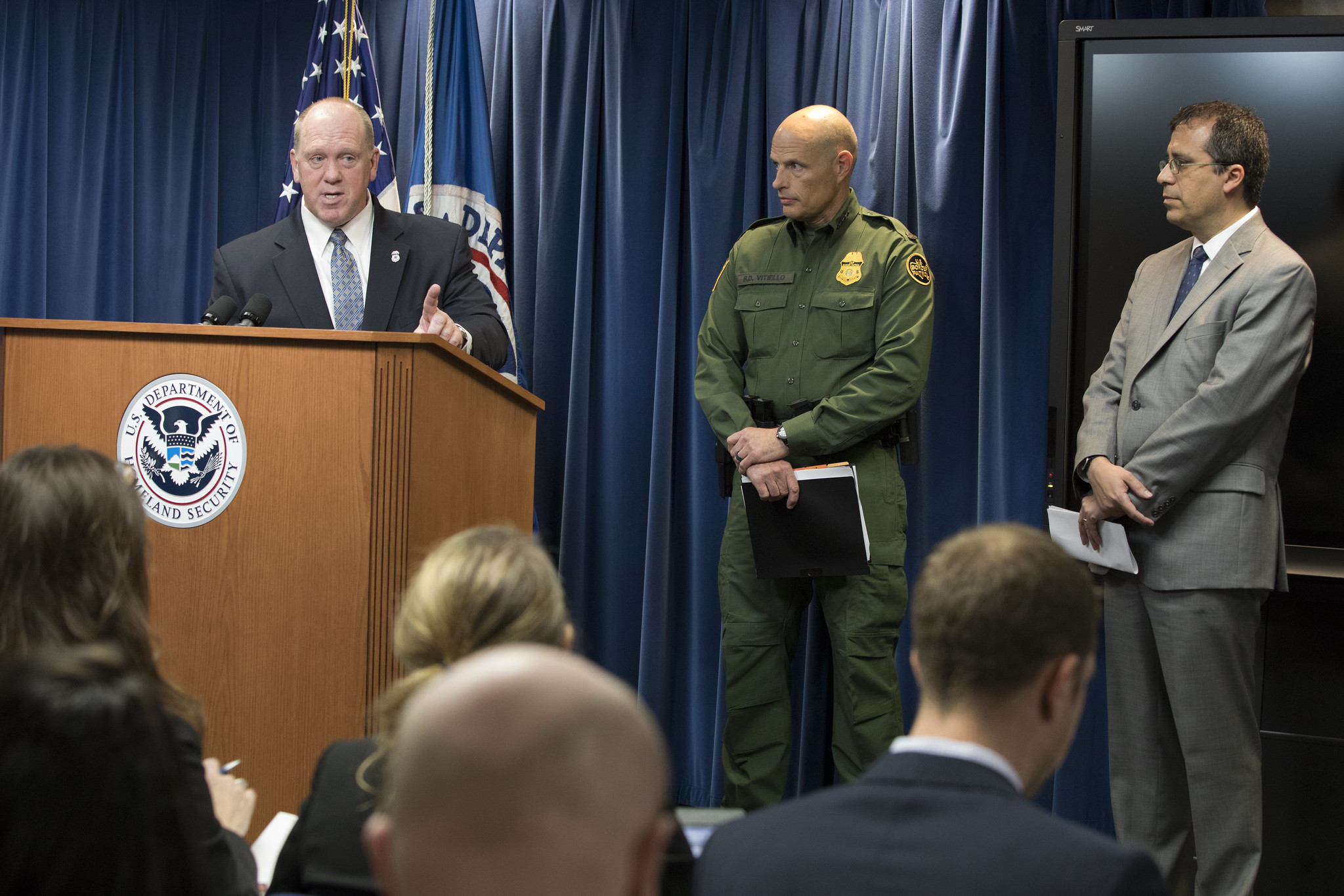 特朗普政府从明尼苏达州撤回700名移民执法人员