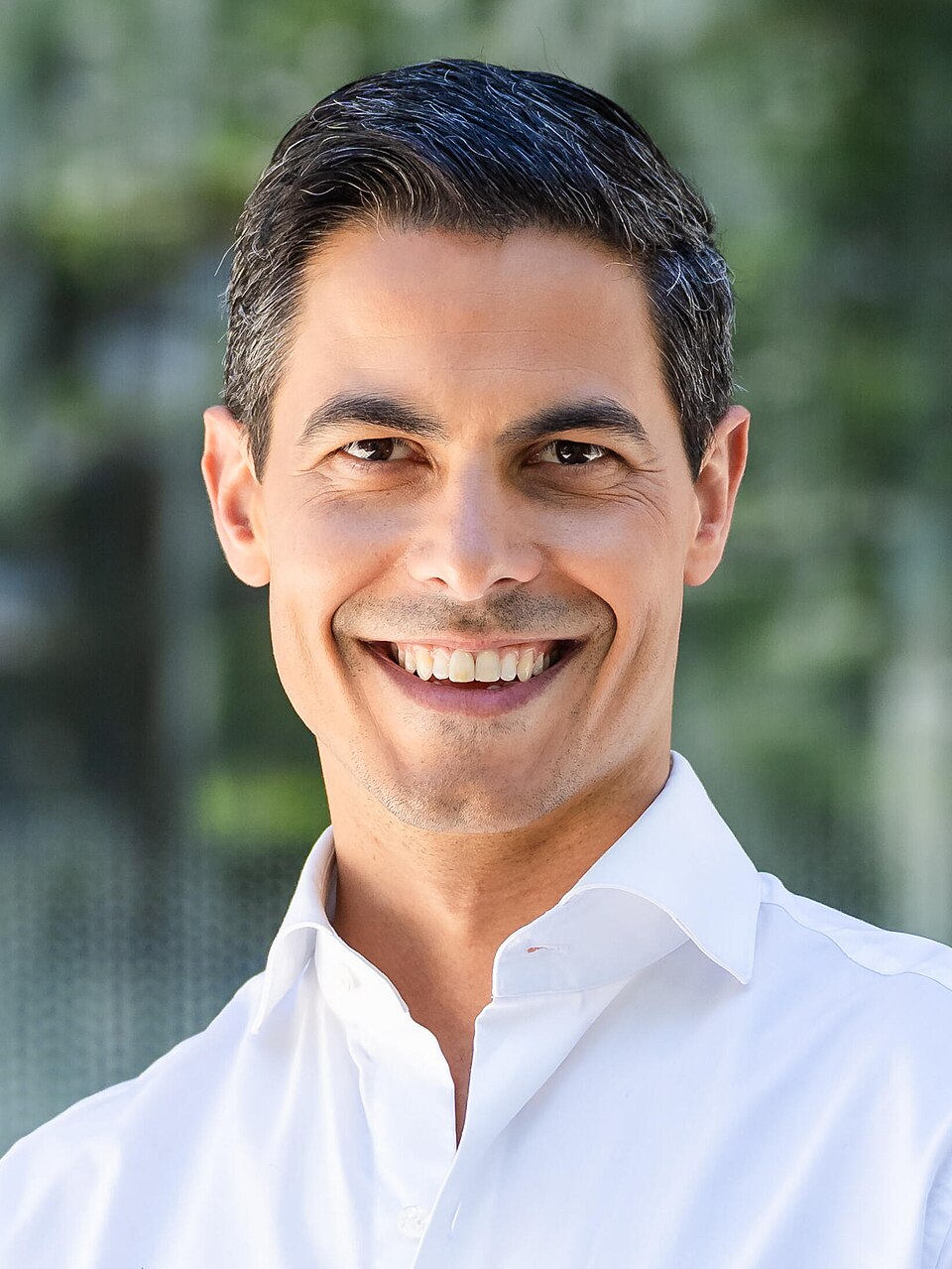 罗布·耶滕成为荷兰历史上最年轻首相