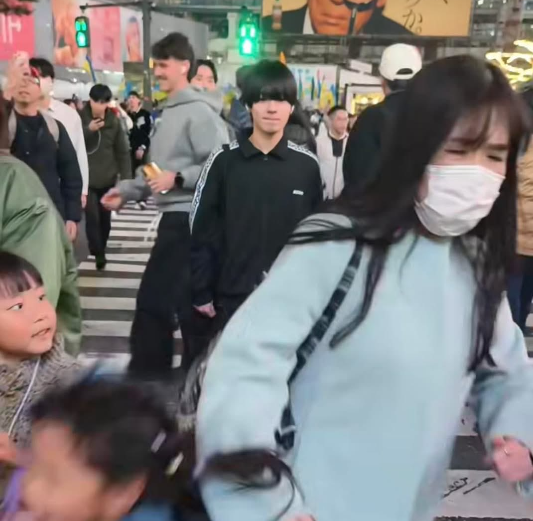 涩谷“撞人女”事件的魔幻走向：高压社会的戾气与跨越圈层的“身份焦虑”