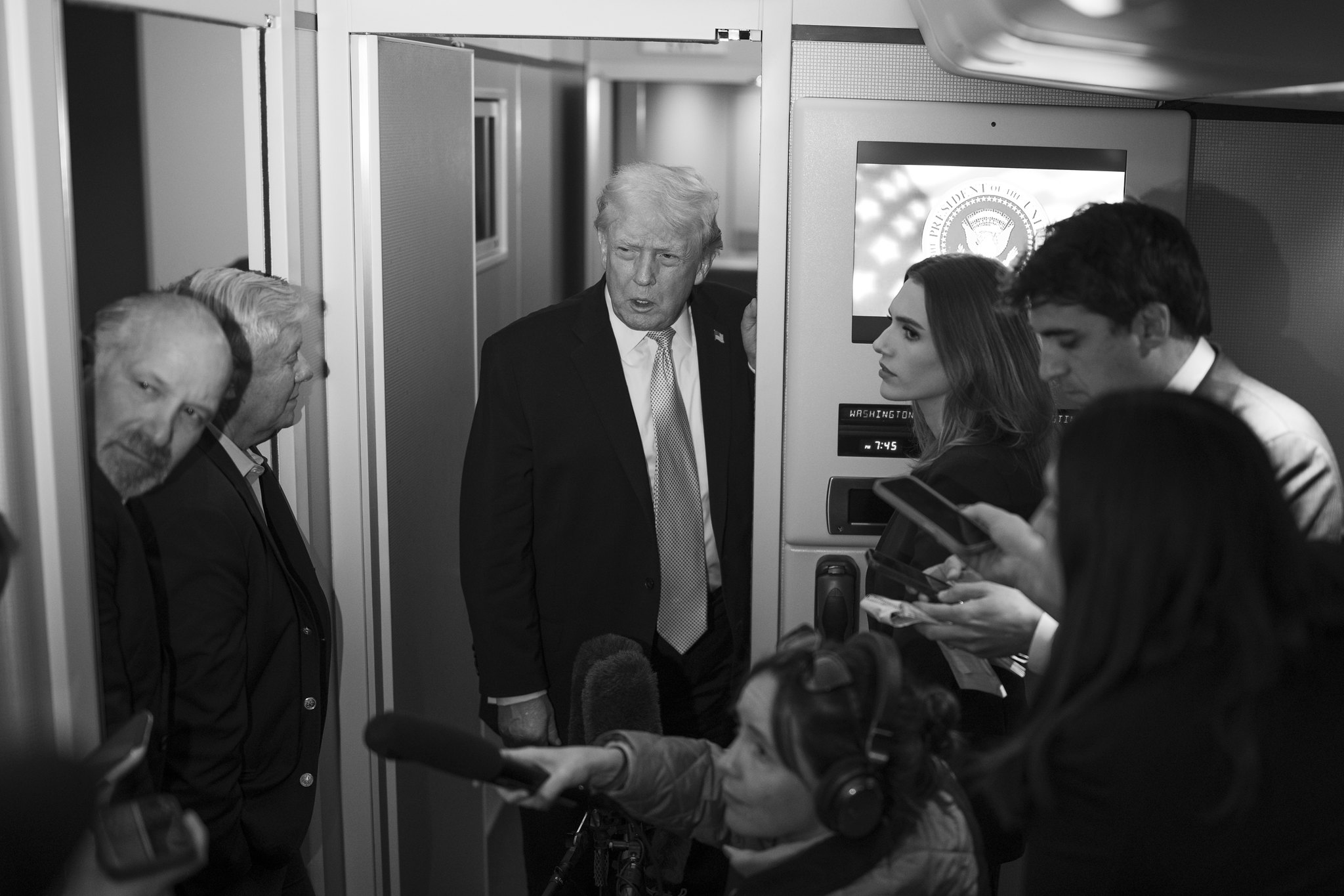 共和党议员要求特朗普盟友卢特尼克辞职，因其与爱泼斯坦的关系