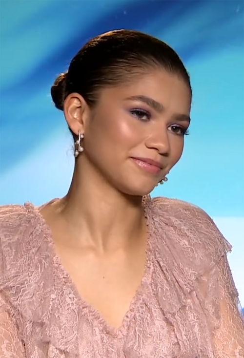 500px-Zendaya_promoting_Smallfoot_for_MTV_international.png