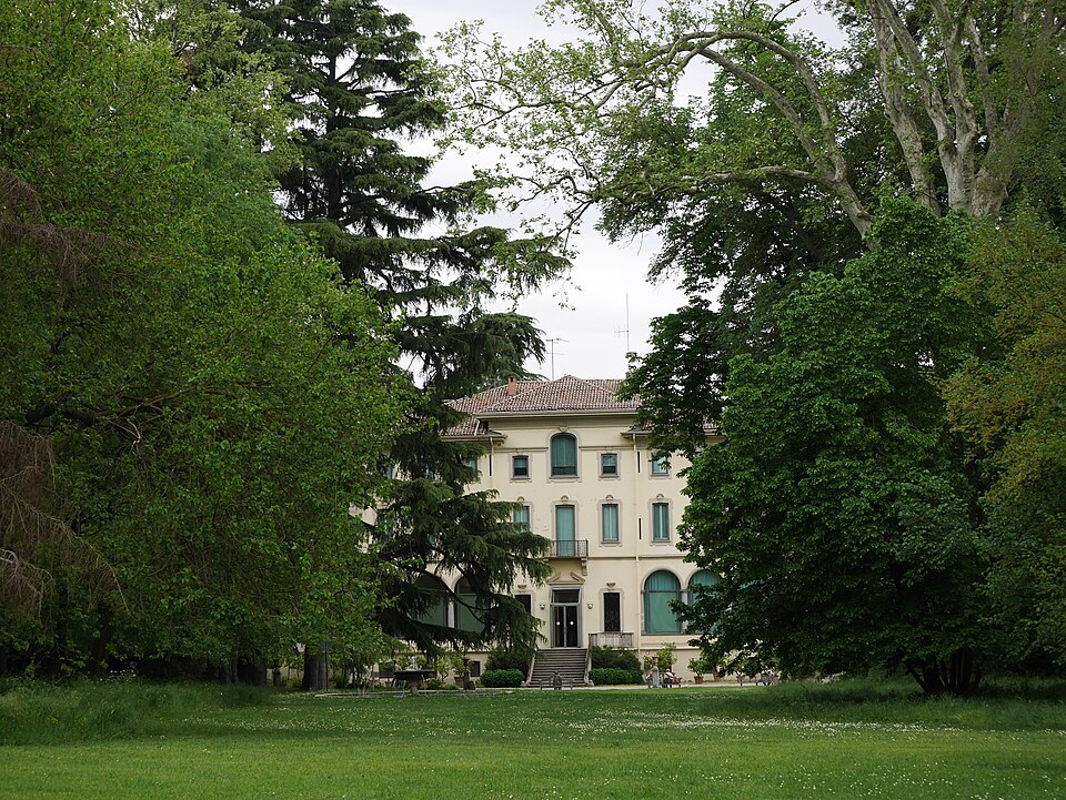 960px-Parco_di_Villa_Magnani.jpg