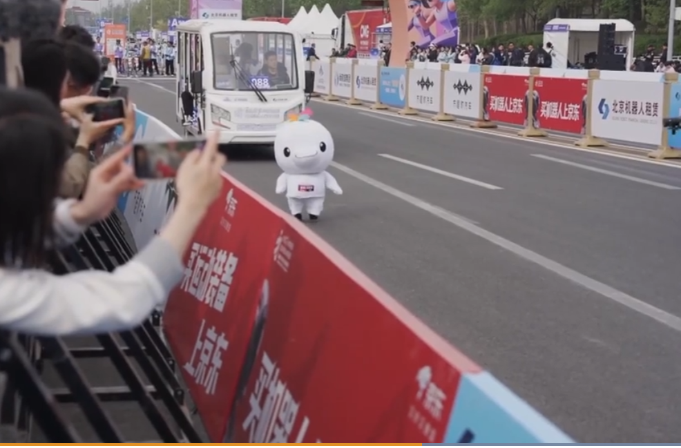 2026-04-22 09_34_53-Humanoid robot breaks half marathon world record in Beijing _ Science and Techno.png