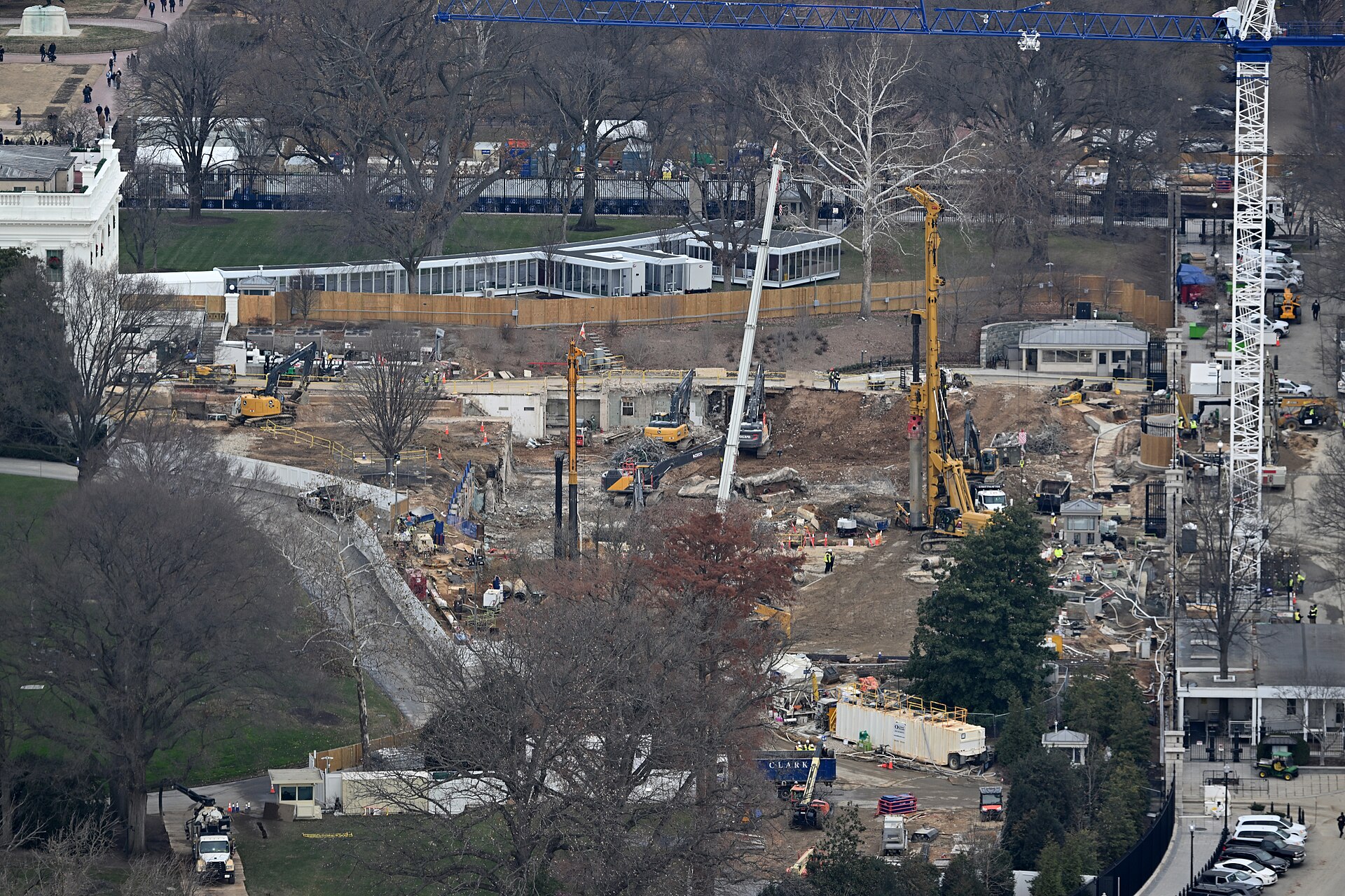 1920px-2025-12-17_White_House_Ballroom_construction_Washington_DC_11-27-41.jpg