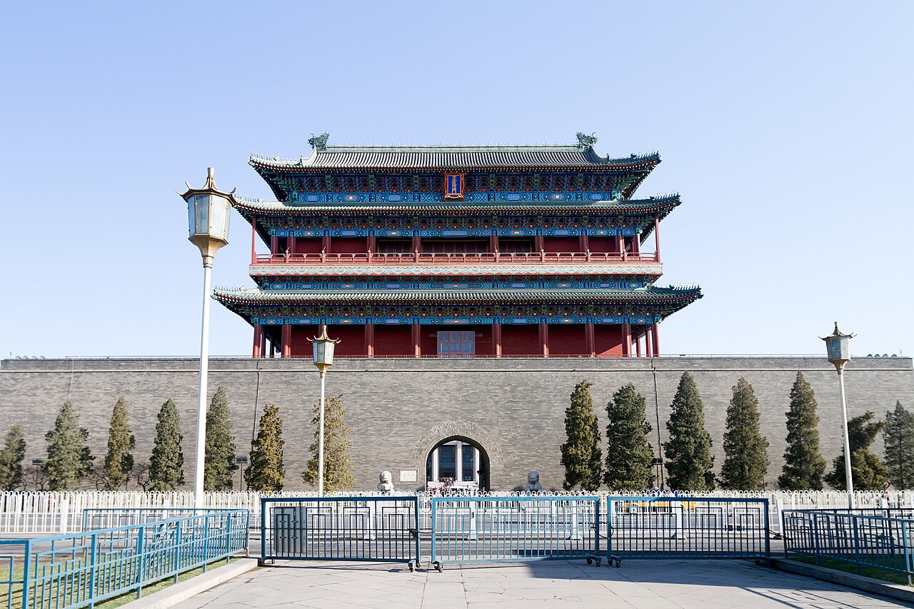1280px-Zhengyangmen_(gatehouse)_2010_April.jpg