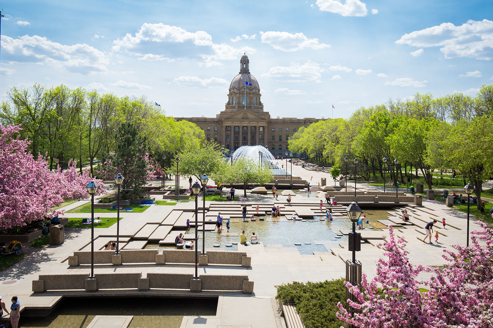 Alberta_Legislature_Building.jpg