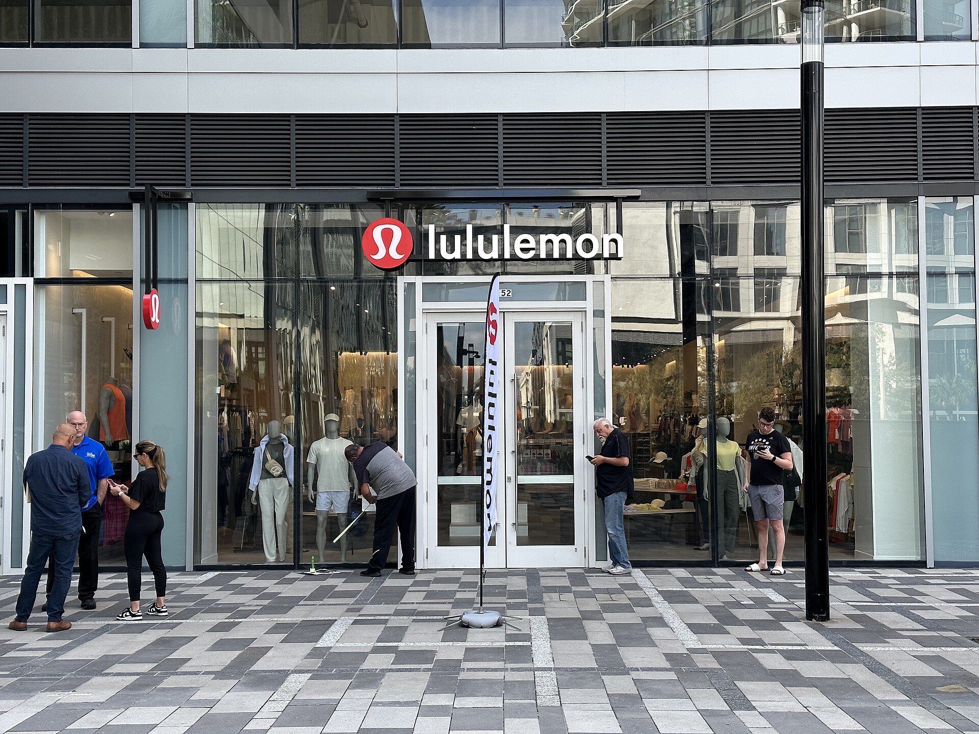 1920px-Lululemon_Grand_Opening_Miami_Worldcenter.jpg
