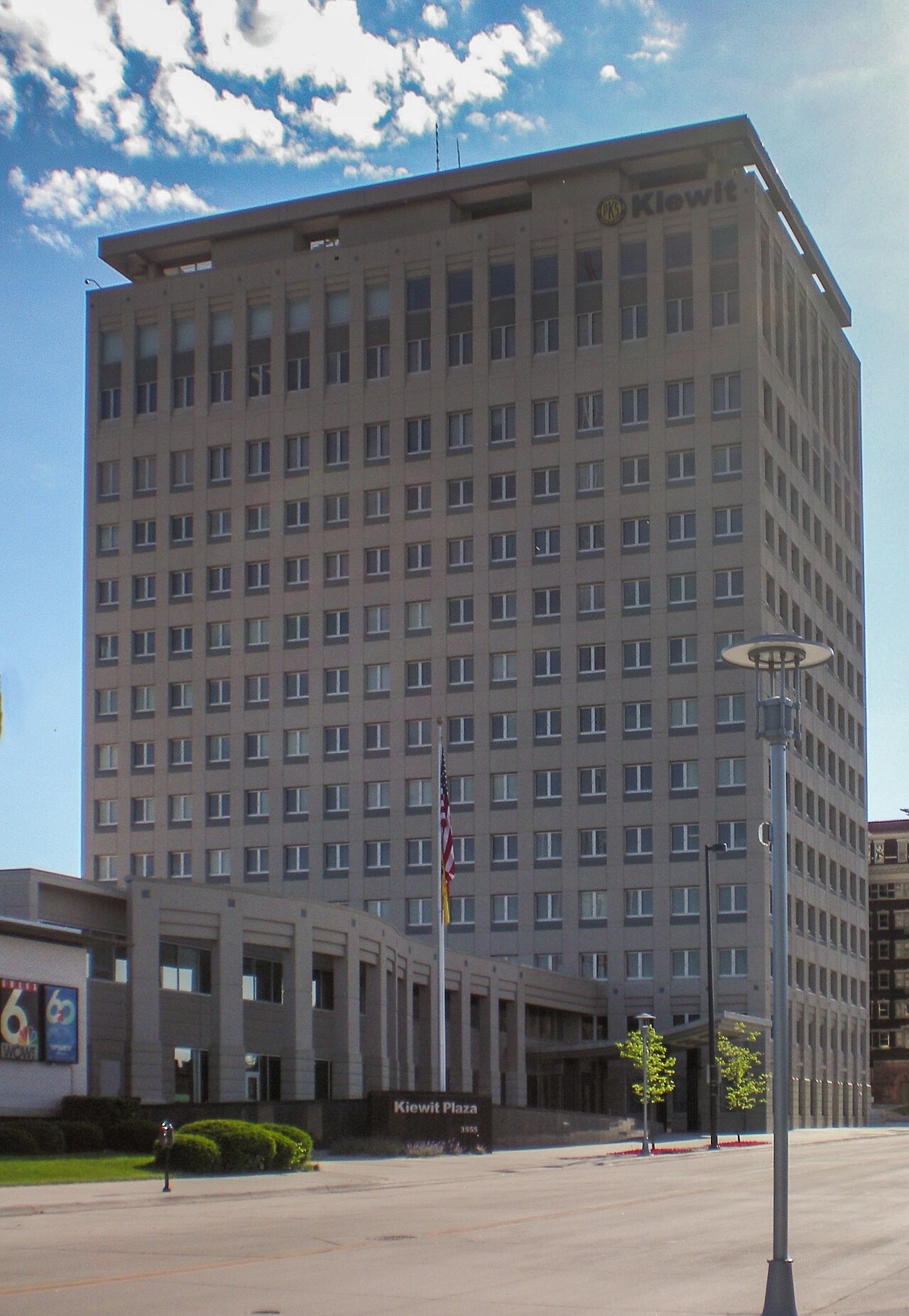 1280px-OmahaKiewitPlaza.jpg