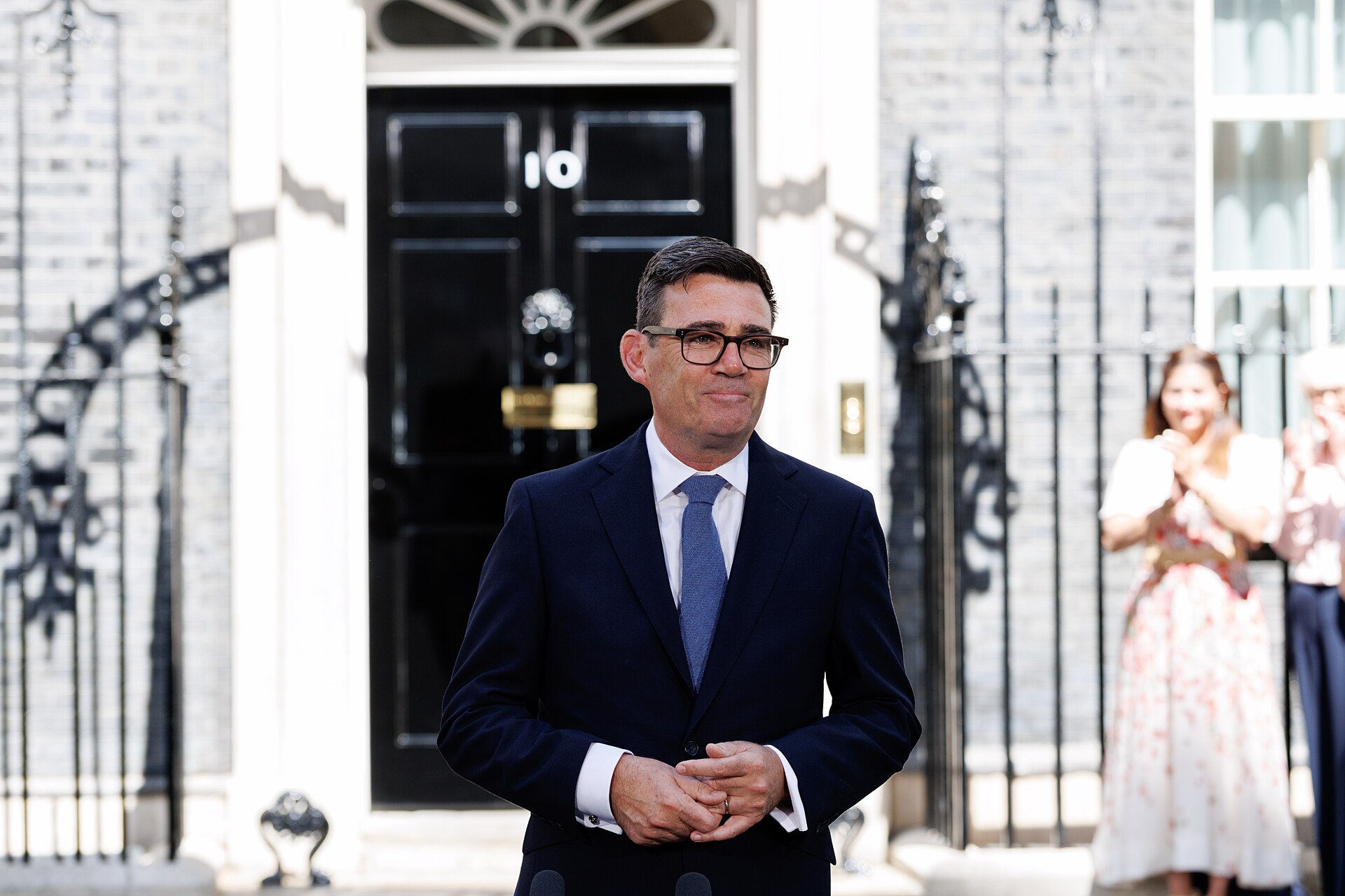 伯恩汉姆接任英相 公关光环难掩工党深层危机
