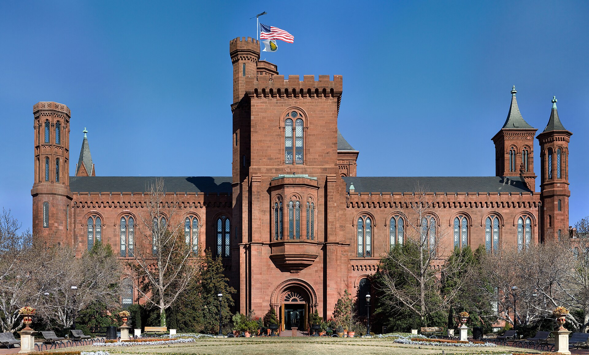 1920px-Smithsonian_Building_NR.jpg