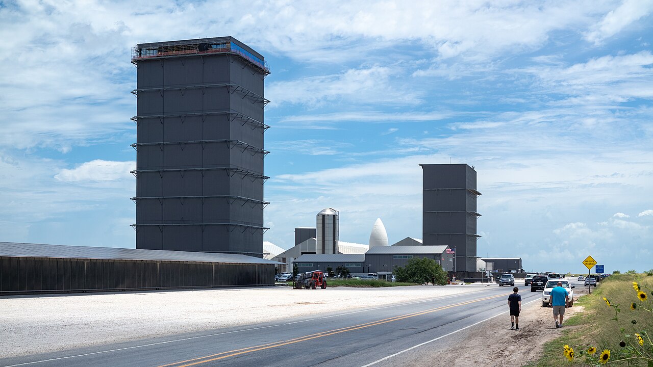 1280px-USA_-_Texas_-_Boca_Chica_-_Starbase_(51285307187).jpg