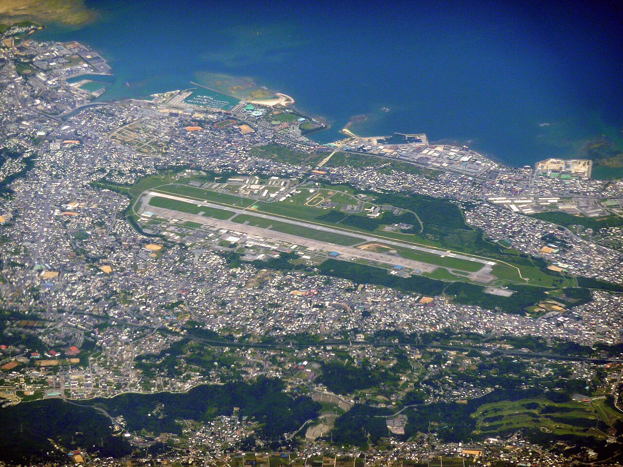 Marine_Corps_Air_Station_Futenma_20100526.jpg