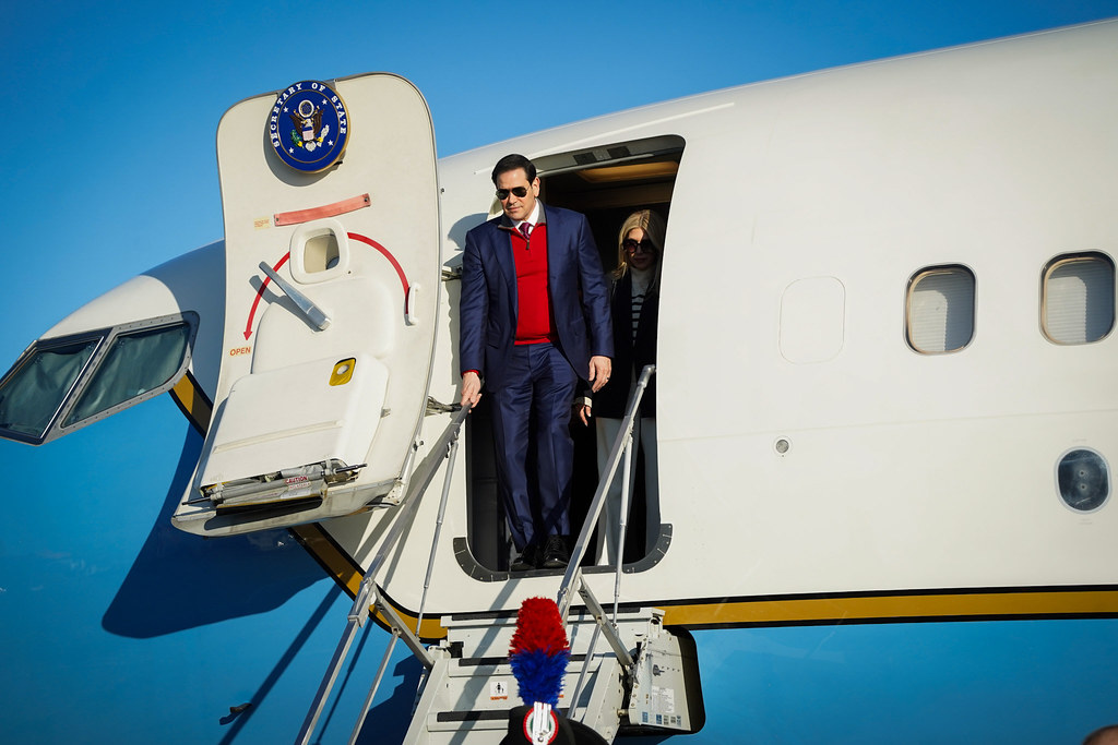 美伊同意在阿曼举行核谈判