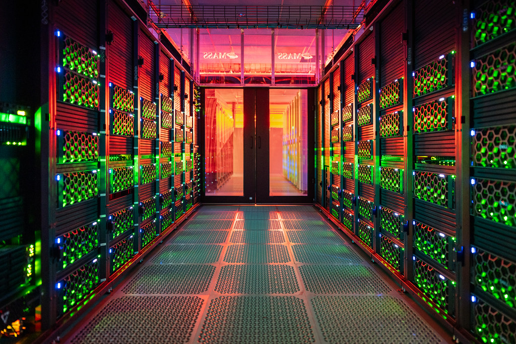 贝莱德CEO芬克：AI时代呼唤更多技术工人，警惕全球能源挑战