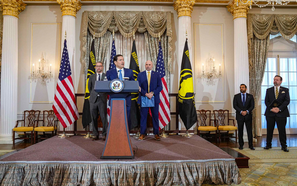 伊朗导弹袭击以色列南部城镇致逾160人伤，因地点靠近核研究设施受关注