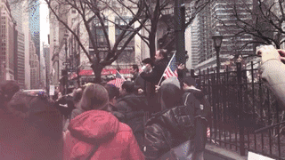 华人成功发起大集会！纽约各族裔协力抗议反移民恶法