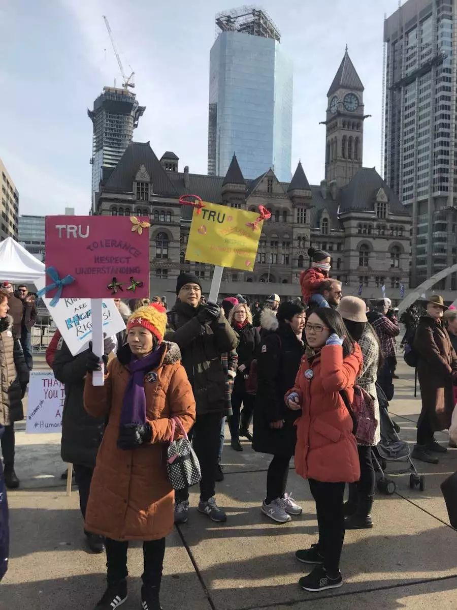 总统上任周年：政府关门，全美妇女大游行（多图）