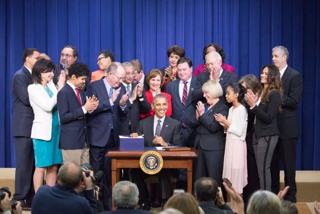 【亚裔细分调查报告】一、细分教育数据的收集与使用