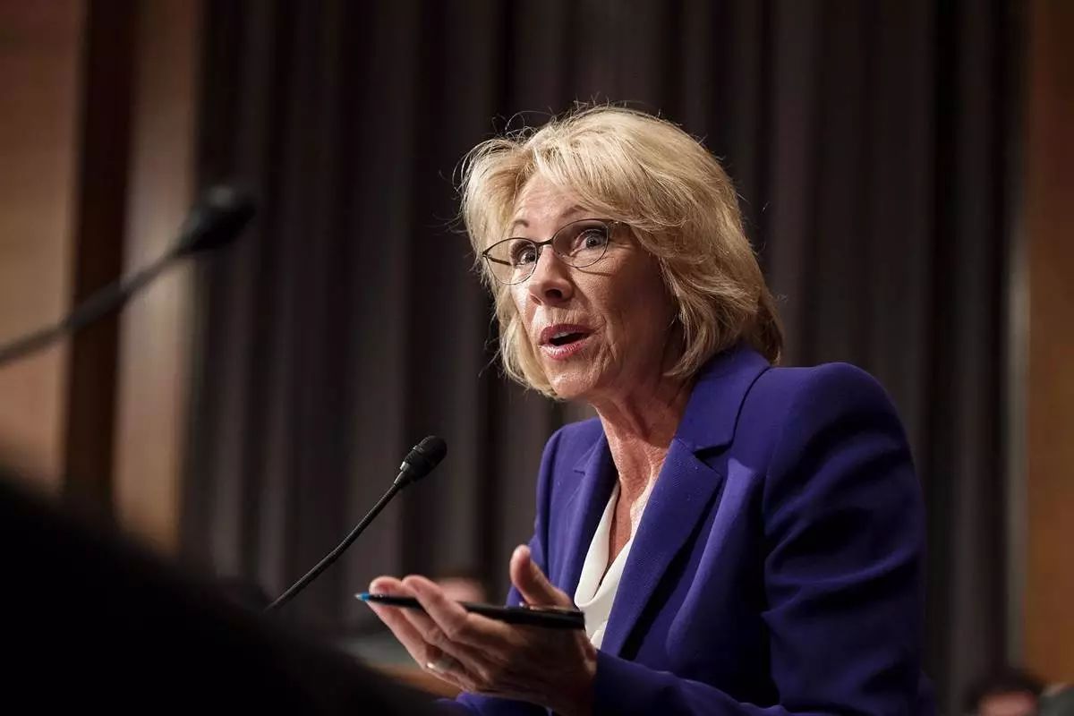 狐狸看守鸡舍？别让这个外行教育部长毁了美国教育