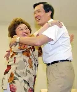 陈香梅的一生 :  记者，英雄夫人，到美中台之间的桥梁