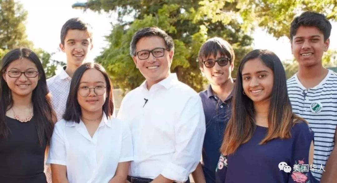 加州州长候选人江俊辉(John Chiang)攀登华裔参政新高峰