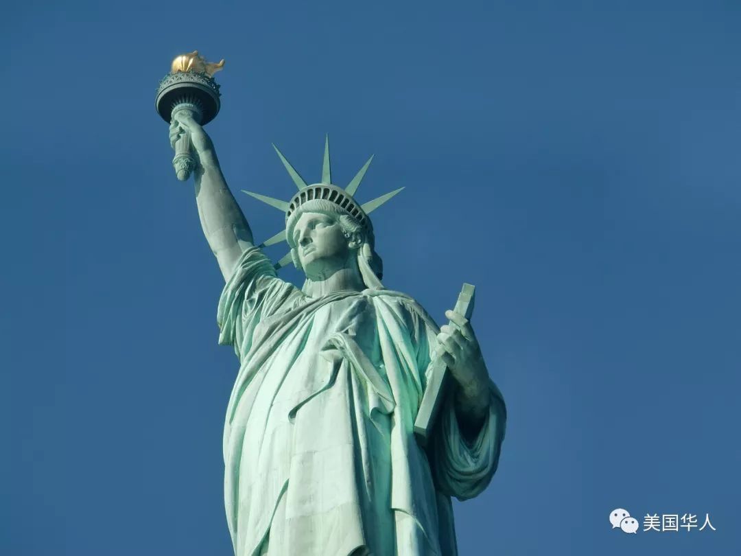 支持川普这个移民方案的，非傻即坏！