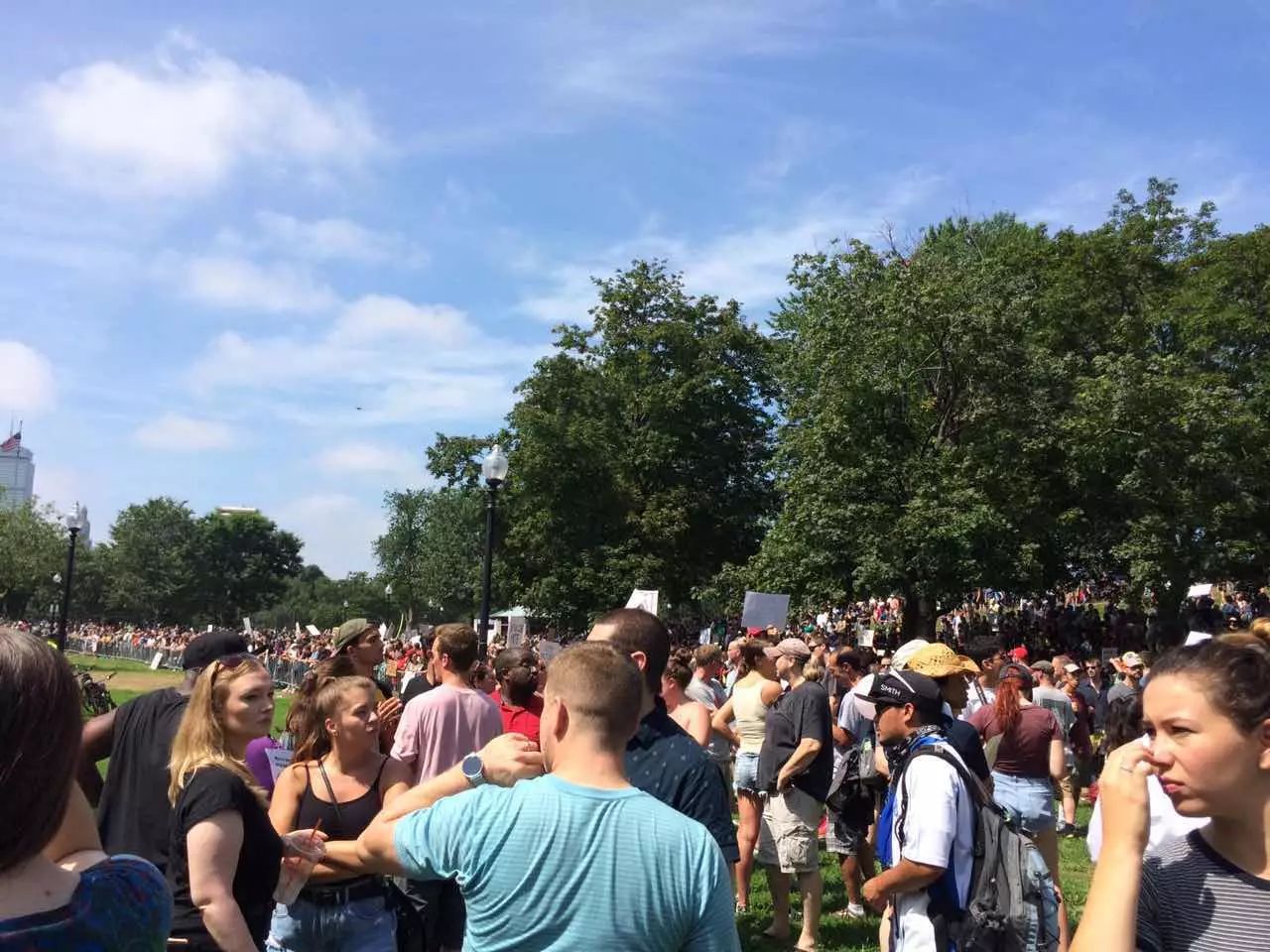 波士顿华人积极参与反制白人至上大游行（多图）