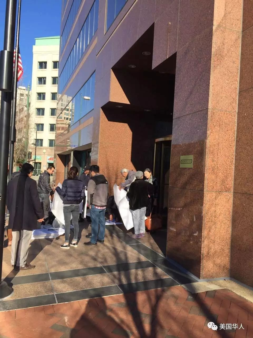 【陈建生被杀案】保安公司先发制人召开记者会，华人同胞现场和平抗议