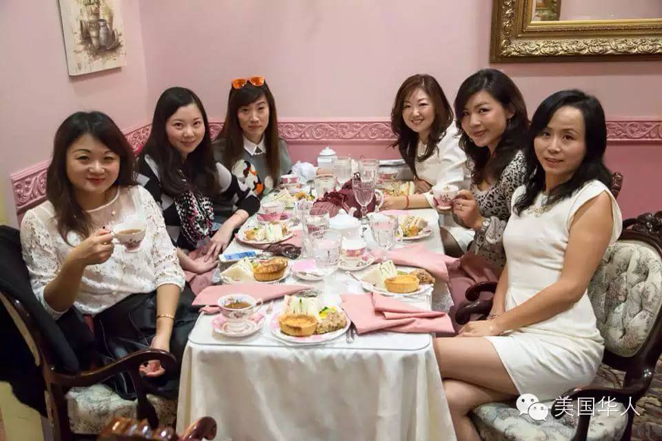 嘻哈婉约群拜年来啰！