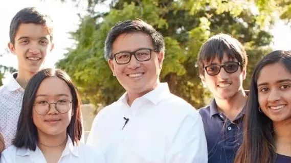 Featured image for 成功挑战施瓦辛格的人：一场将鼓舞华裔青少年的竞选