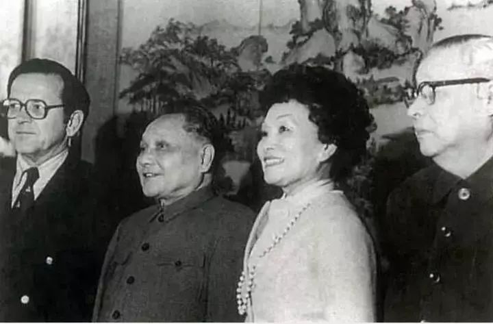 陈香梅的一生 :  记者，英雄夫人，到美中台之间的桥梁