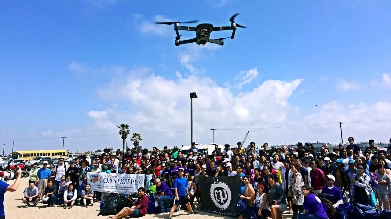 保护海洋，我们在行动！南加华人积极参与亨廷顿海滩环保活动