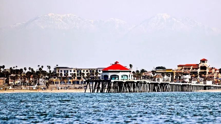 保护海洋，我们在行动！南加华人积极参与亨廷顿海滩环保活动