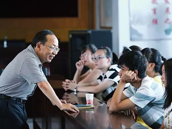 人物 | 一位美国大学教授的“副业”
