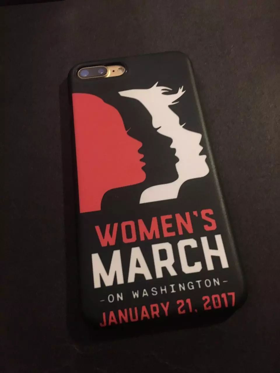 图姐 | 奥巴马大赦维基解密泄密者曼宁／一男子自焚抗议川普当选总统