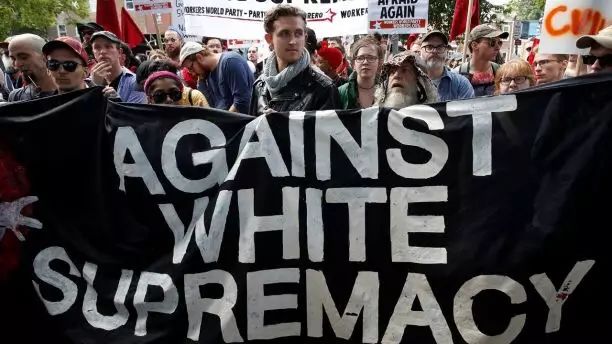 白人至上主义的纳粹还魂
