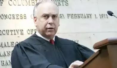 “特朗普沼泽”有多肮脏？马纳福特两周庭审揭开一角 | 彦子追踪