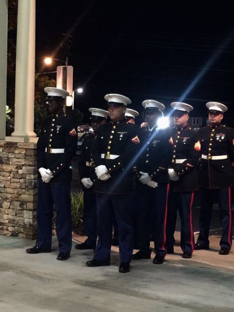 凋零的华裔美国海军陆战队之花回家了......