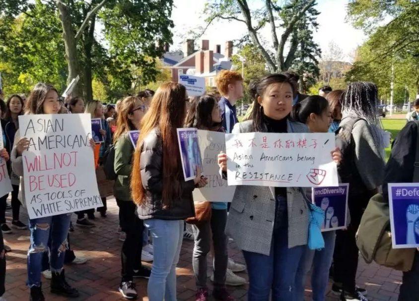 震撼！华人新生代主导支持哈佛多元化游行, 凝聚各族裔力量 | 图姐
