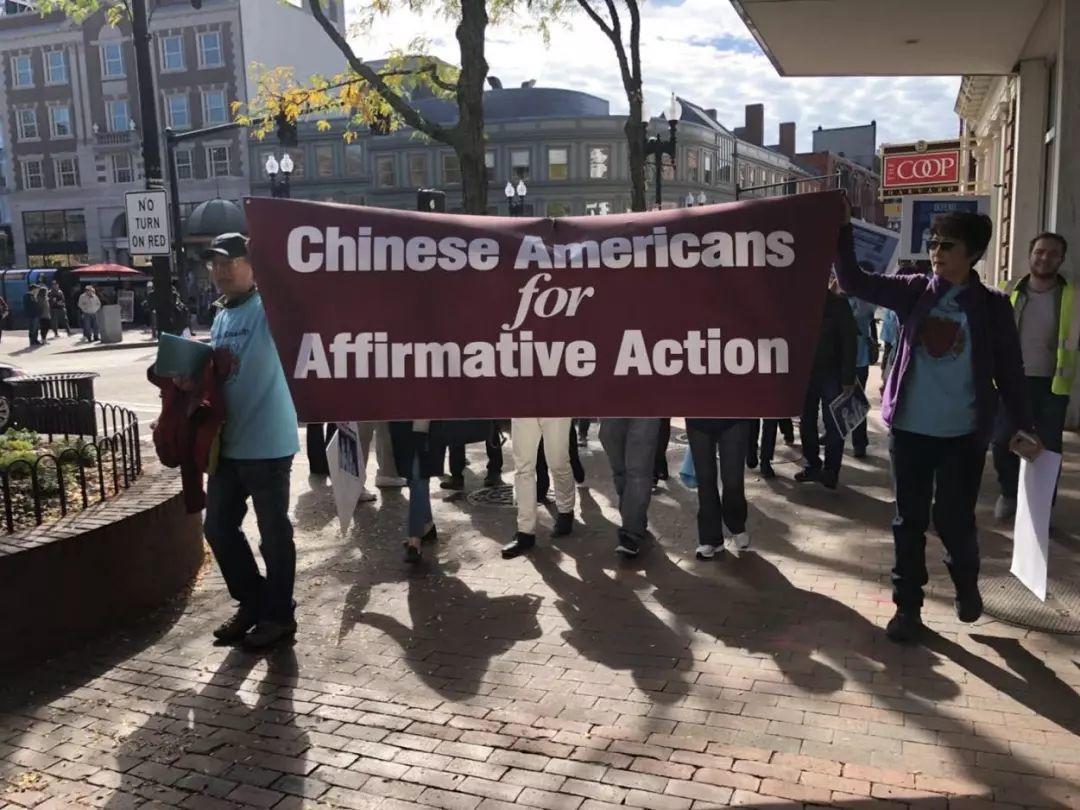 震撼！华人新生代主导支持哈佛多元化游行, 凝聚各族裔力量 | 图姐