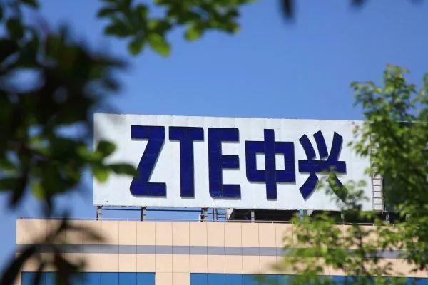 回首动荡不安的2018，美国华人携手跨入崭新的一年