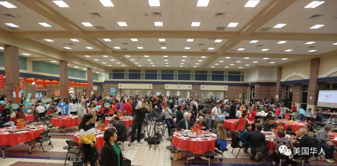 美国华人过大年，春联、春晚、红包、饺子一样都不能少