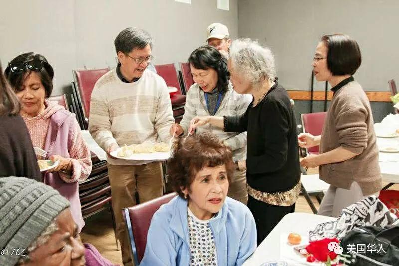 新春快闪：一场尽情显摆的社区饺子宴