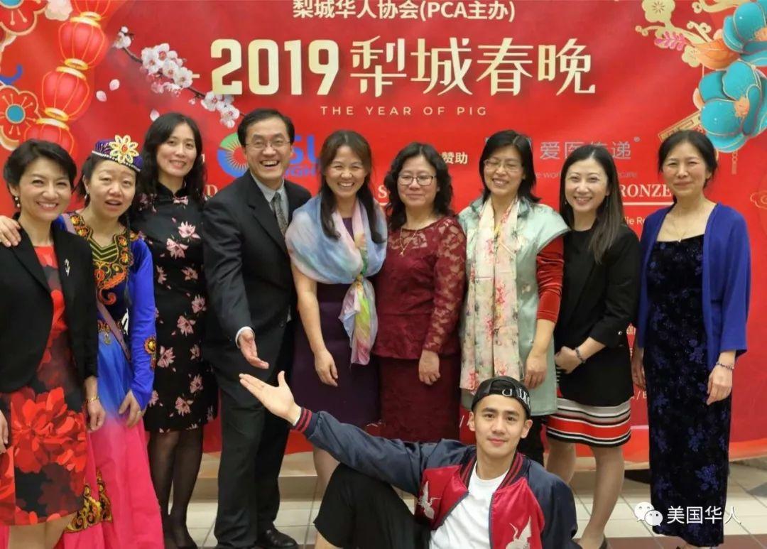 美国华人过大年，春联、春晚、红包、饺子一样都不能少