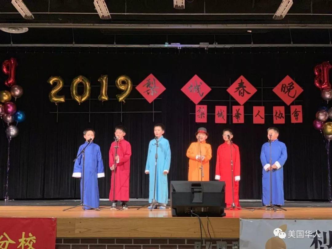 美国华人过大年，春联、春晚、红包、饺子一样都不能少