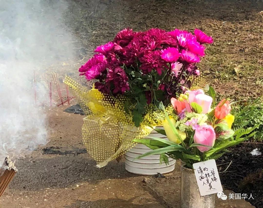 美国小城清明节，市长带领市民给百年前华人劳工移民扫墓