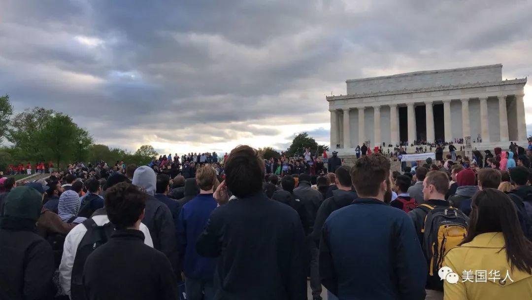 为什么总统候选人杨安泽要给每个美国人发1000美元？